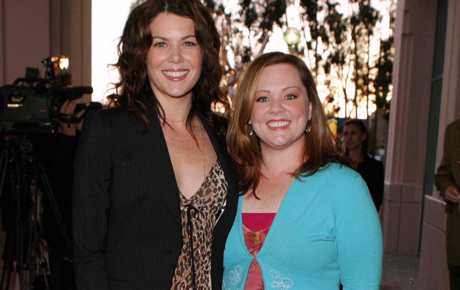 Melissa McCarthy sa objaví v komentároch Instagramu Lauren Graham s chválou: „Urobila ma lepšia“