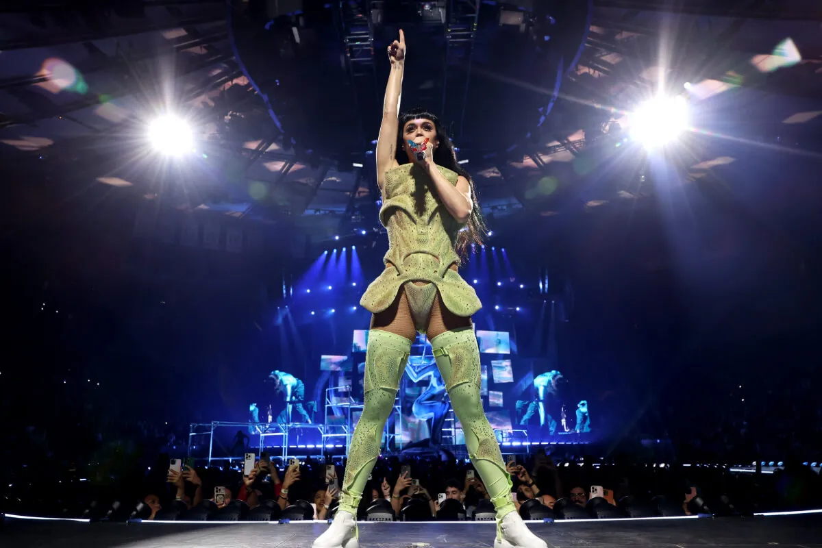 Fanúšikovia Katy Perry zdieľajú, ako mohla opraviť svoje katastrofálne „143“ rok po jej vydaní