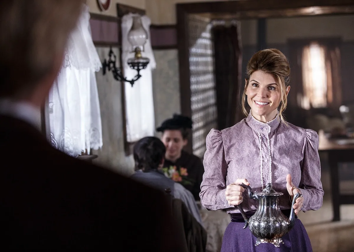 Lori Loughlin sa vráti na kanál Hallmark v 14. sezóne „When Calls the Heart“.
