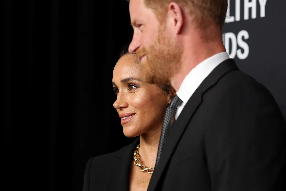 Meghan Markle a princ Harry produkujú Netflix adaptáciu tohto obľúbeného romantického románu