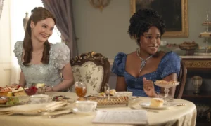 Shonda Rhimes oslavuje podporu fanúšikov ako „Bridgerton“ prispeje k queer rozprávaniu