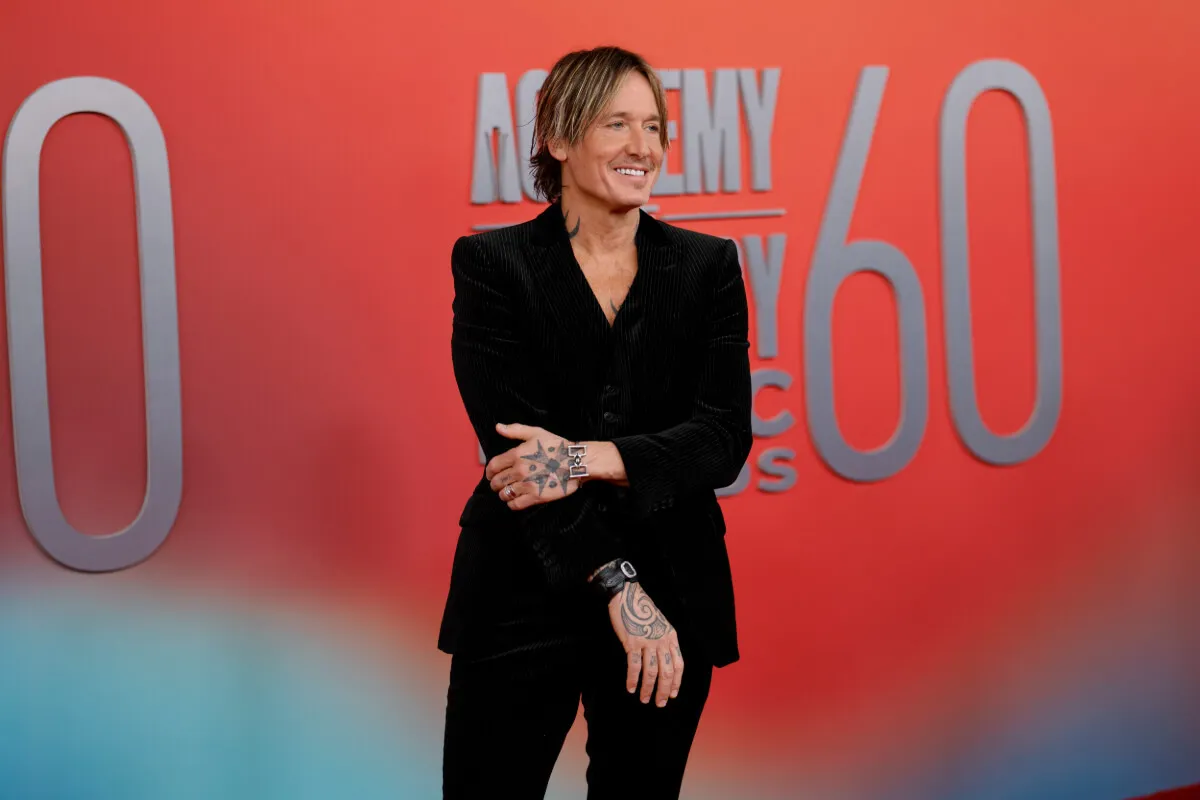 Keith Urban sa „snaží nasadiť odvážny front“ po „snubovaní“ od dcéry