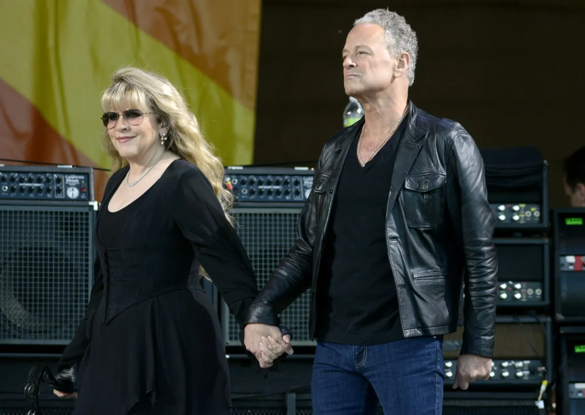 Lindsey Buckingham sa otvorila o „obnovení spojenia“ medzi ním a Stevie Nicksom