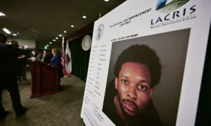 Caleb Burke vydáva hudbu ako brat, D4vd’s Murder Trial