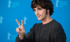 Jacob Elordi sa učí z bulvárnej pasce Kylie Romance od Timothée Chalameta