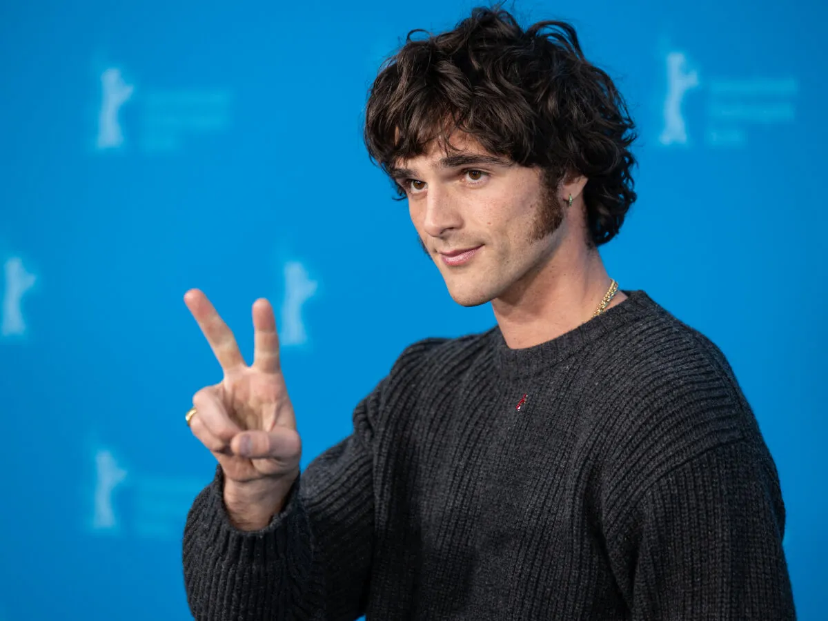 Jacob Elordi sa učí z bulvárnej pasce Kylie Romance od Timothée Chalameta