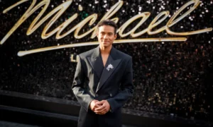 Očakáva sa, že ‚Michael‘ bude v pokladni hrabať milióny napriek hroznému kritickému prijatiu