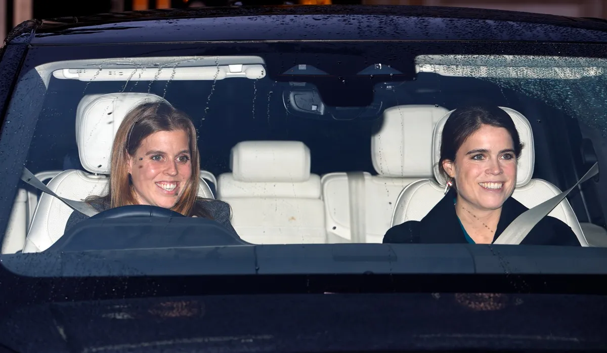 Princezná Beatrice a princezná Eugenie sa vracajú do centra pozornosti s A-listami ako Taylor Swift uprostred Epsteinovho spádu rodičov