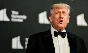 Donald Trump tvrdí, že „nikdy nepočul“ o umelcoch, ktorí vypadli z festivalu MAGA napriek osobnému stretnutiu 1