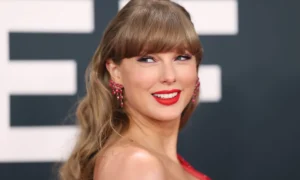 Umelec, ktorý pracoval na Kanyeho ‚Famous‘ videu si nemyslel, že niekto ‚dal S***‘ o Taylor Swift uprostred Feud