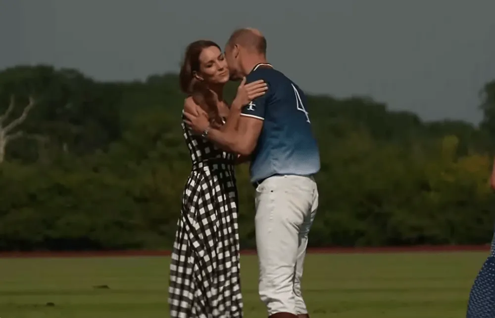 Princ William a Kate na chvíľu vypustili choreografiu s nezvyčajným pohybom