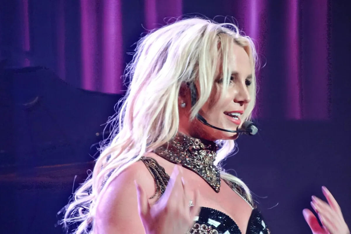 Britney Spears odmietla kúsok so strešným oknom ako „šialenstvo“ a tvrdí, že to chce robiť častejšie