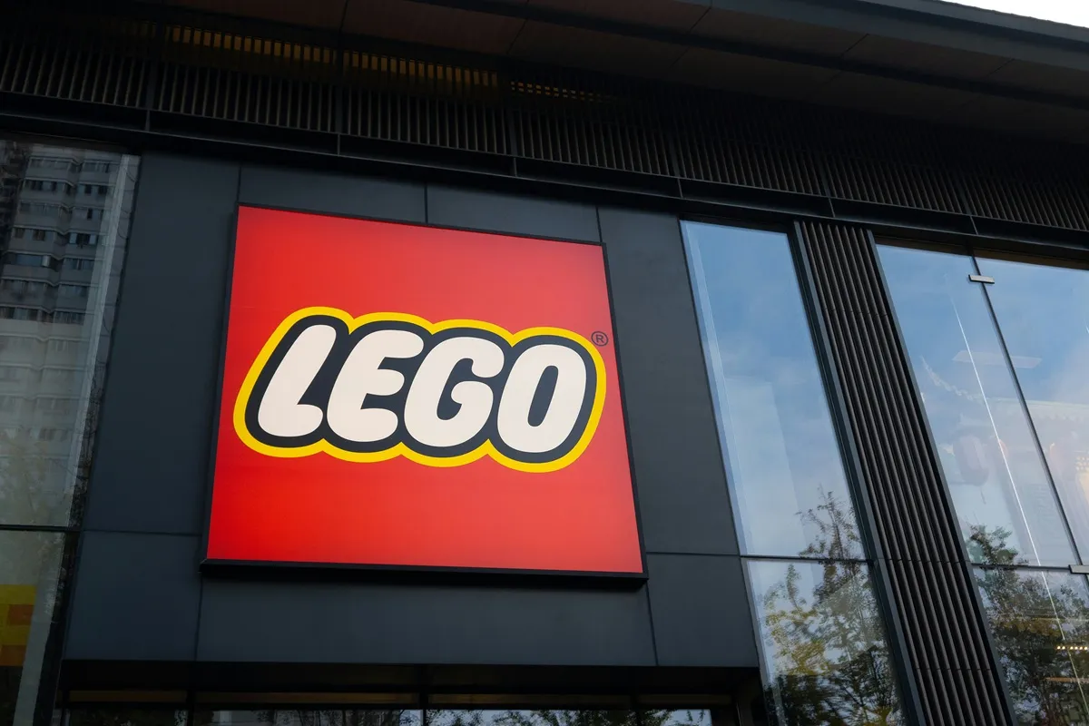 LEGO vydáva rozsiahlu súpravu Pána prsteňov k 25. výročiu
