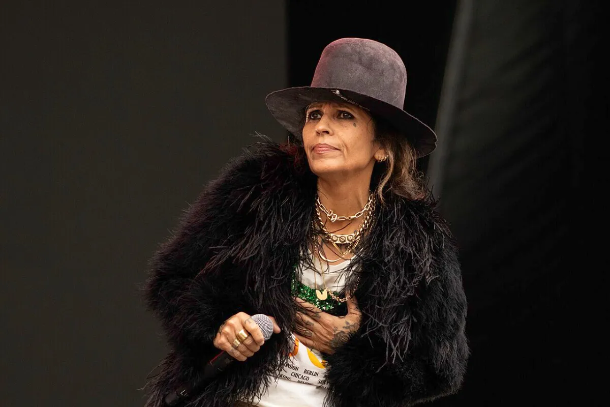 Linda Perry označila Madonnu za „slabú“ za pokus konkurovať Charli XCX