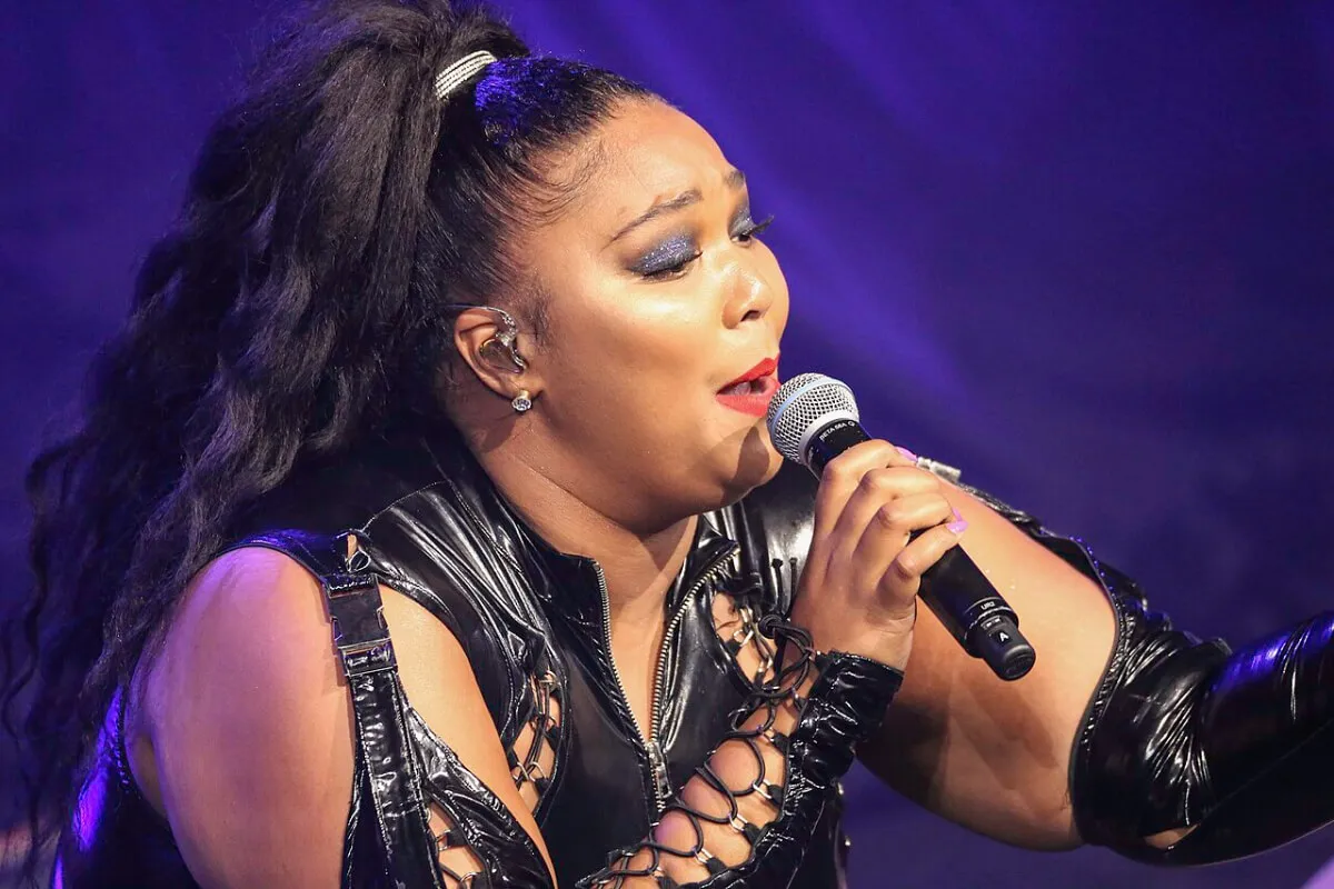 Lizzo povedala, že chce byť viac ako Taylor Swift po tom, čo jej posledný album prepadol