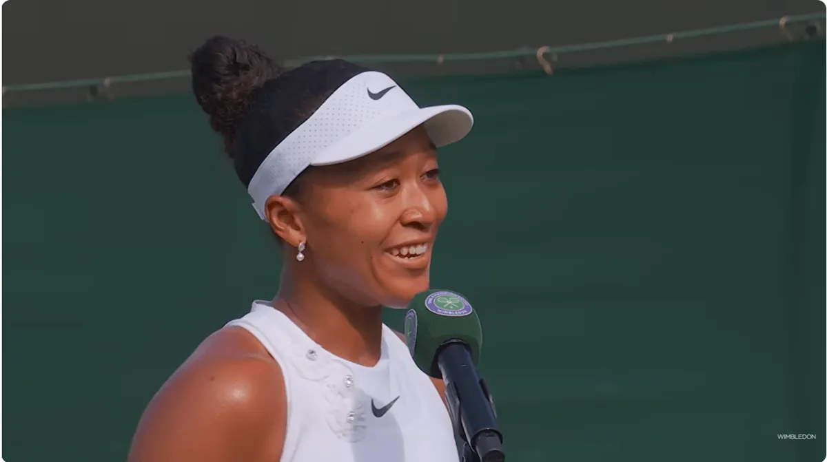 Naomi Osaka vo Wimbledone ohúri ďalším momentom z módneho móla