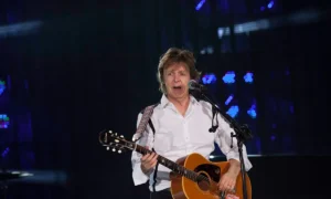 Paul McCartney obhajuje novú pieseň po obvineniach z „rodového stereotypu“