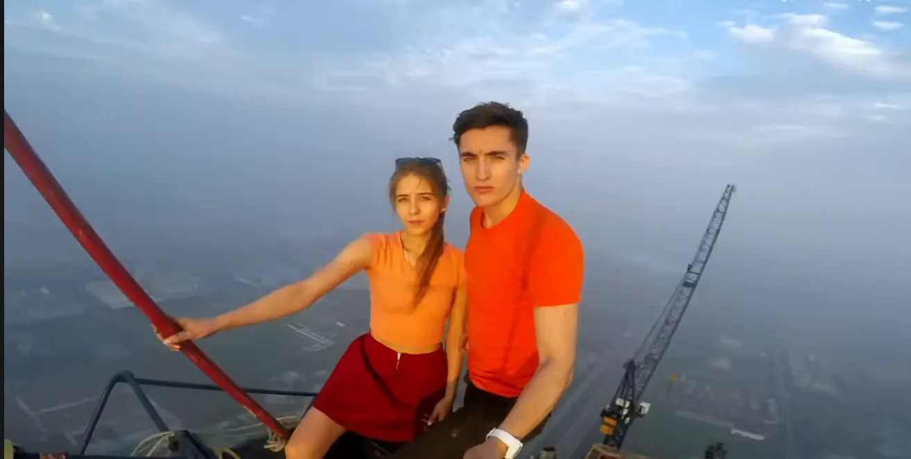 Zoznámte sa s horolezcami Empire State Building v hre Skywalkers: A Love Story od Netflixu