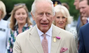 Bývalý kráľovský zamestnanec odhaľuje, čo sa stalo, keď preklial pred kráľom Charlesom a nazval ho nesprávnym názvom