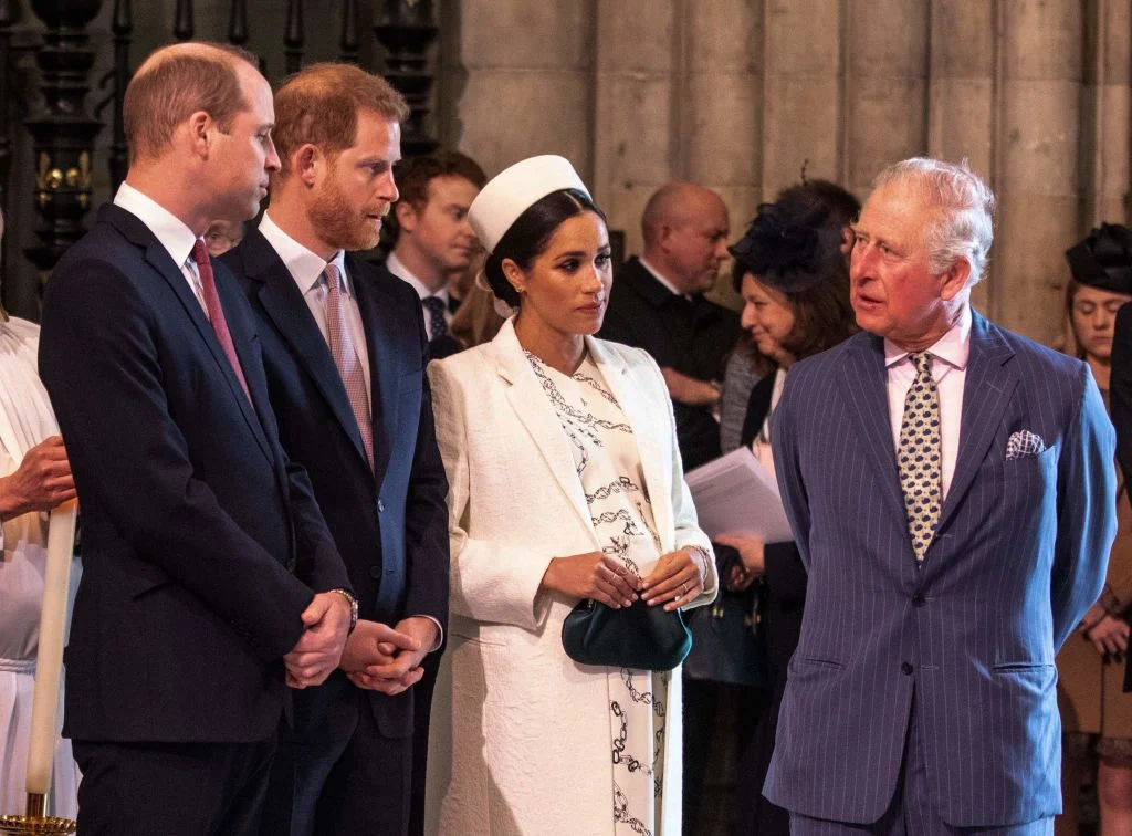 Bývalý kráľovský pobočník hovorí, že princ William je zúrivý a kráľ Charles je nervózny z „detského“ presunu Sussexes späť do Veľkej Británie
