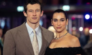 Callum Turner hovorí o rodinných plánoch uprostred sťahovania v New Yorku