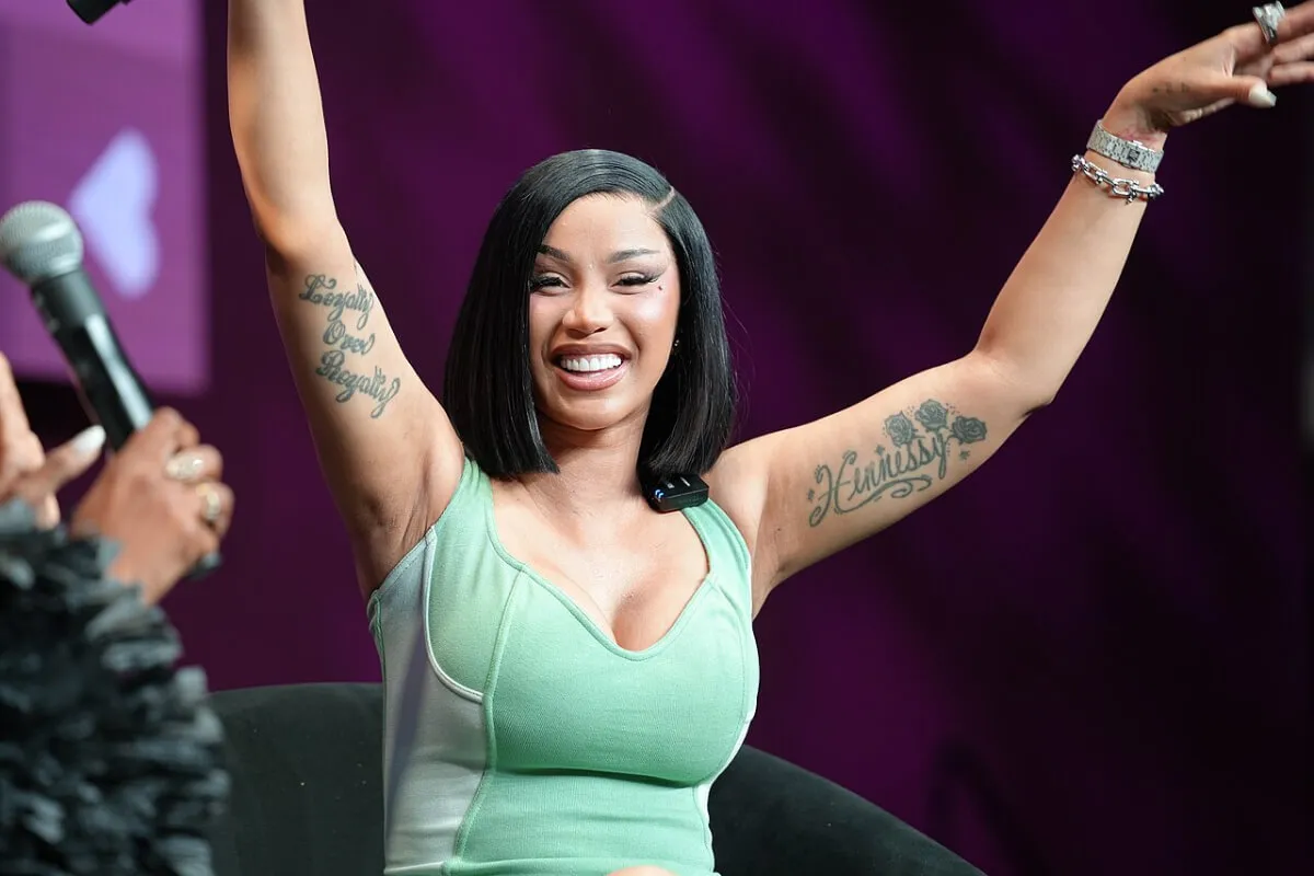 Cardi B povedala, že jej deti budú musieť vedieť, ako bojovať proti 'B****', ktoré nemá rada