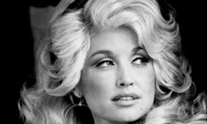 Dolly Parton povedala rodine, že si chce oddýchnuť po celoživotnom nosení „ťažkých kamienkov“