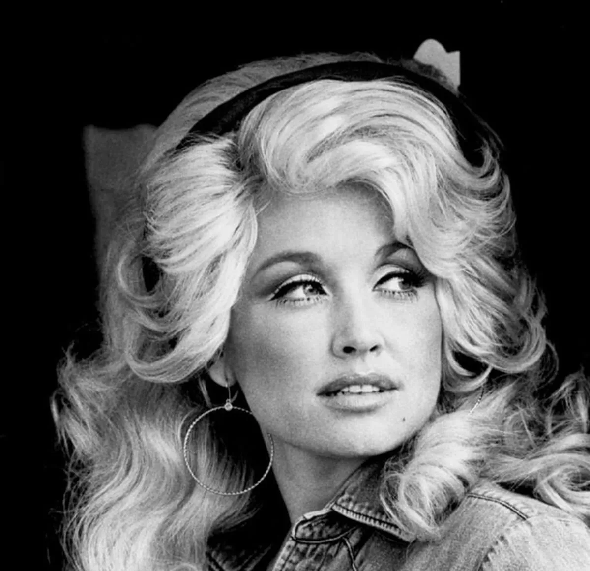 Dolly Parton povedala rodine, že si chce oddýchnuť po celoživotnom nosení „ťažkých kamienkov“