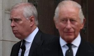 Hanobený Andrew Mountbatten-Windsor práve odmietol hlavné pozvanie od kráľa Charlesa