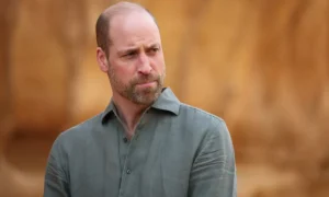 Jeden člen kráľovskej rodiny drží princa Williama pod kontrolou a hovorí mu, keď je „pompézny“ (Nie je to King Charles alebo Kate)