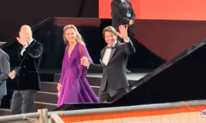 Čítačka pier odhaľuje, čo povedal Tom Cruise princeznej Kate predtým, ako ho chytila ​​za ruku na premiére nového filmu