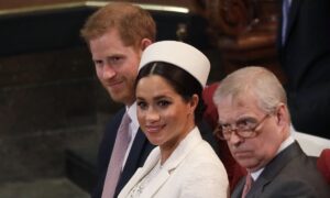 Andrew Mountbatten-Windsor sa hnevá na návrat princa Harryho a Meghan v Spojenom kráľovstve