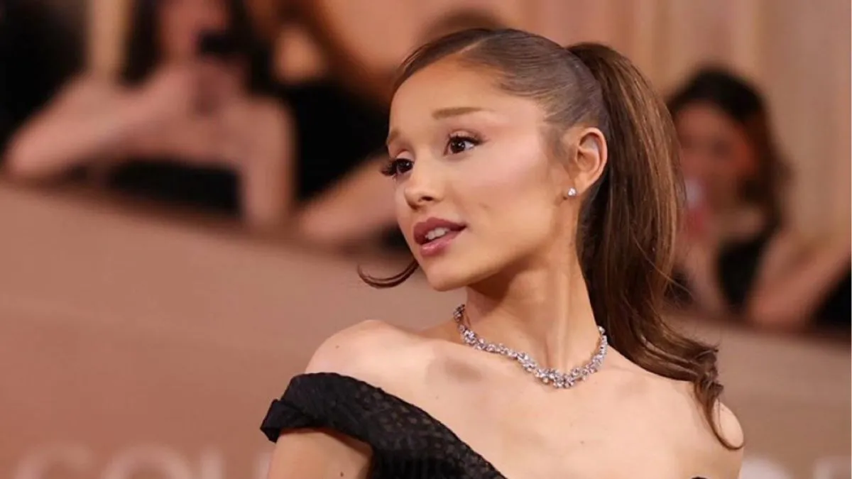 Ariana Grande bojuje proti slzám, keď dáva fanúšikom emocionálnu rozlúčku po 41-šou turné