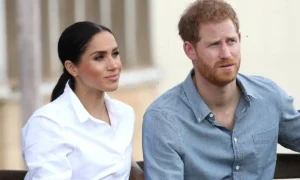 Čašníčka hovorí, že princ Harry a Meghan vybehli z reštaurácie, keď im povedali, že musia čakať na stôl