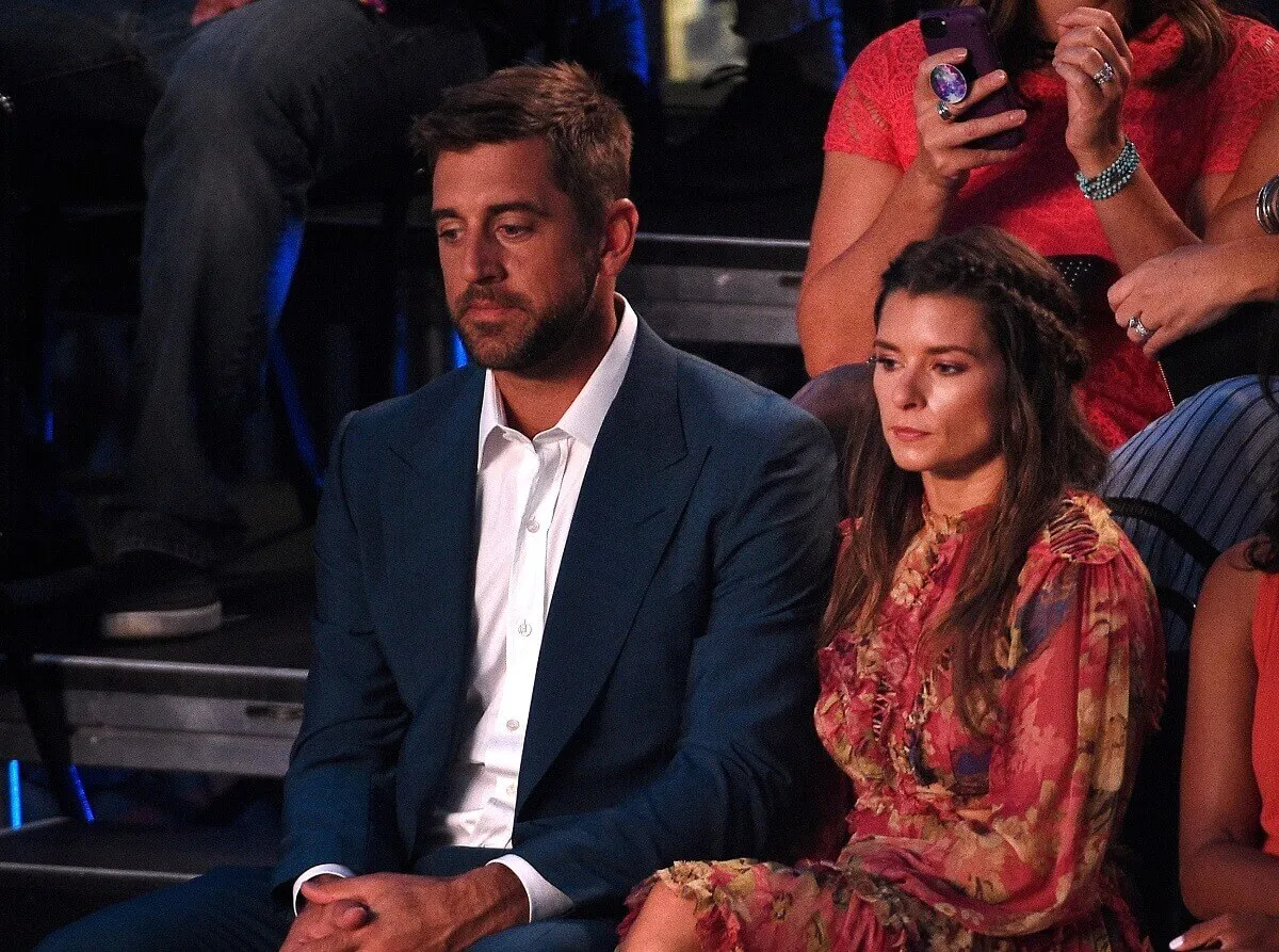 Danica Patrick sa vracia na sociálne siete po tom, čo o nej Aaron Rodgers napísal pľuzgiere