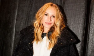 Julia Roberts dáva svojmu charakteristickému vzhľadu odvážnu, hravú premenu s najnovšou premenou vlasov