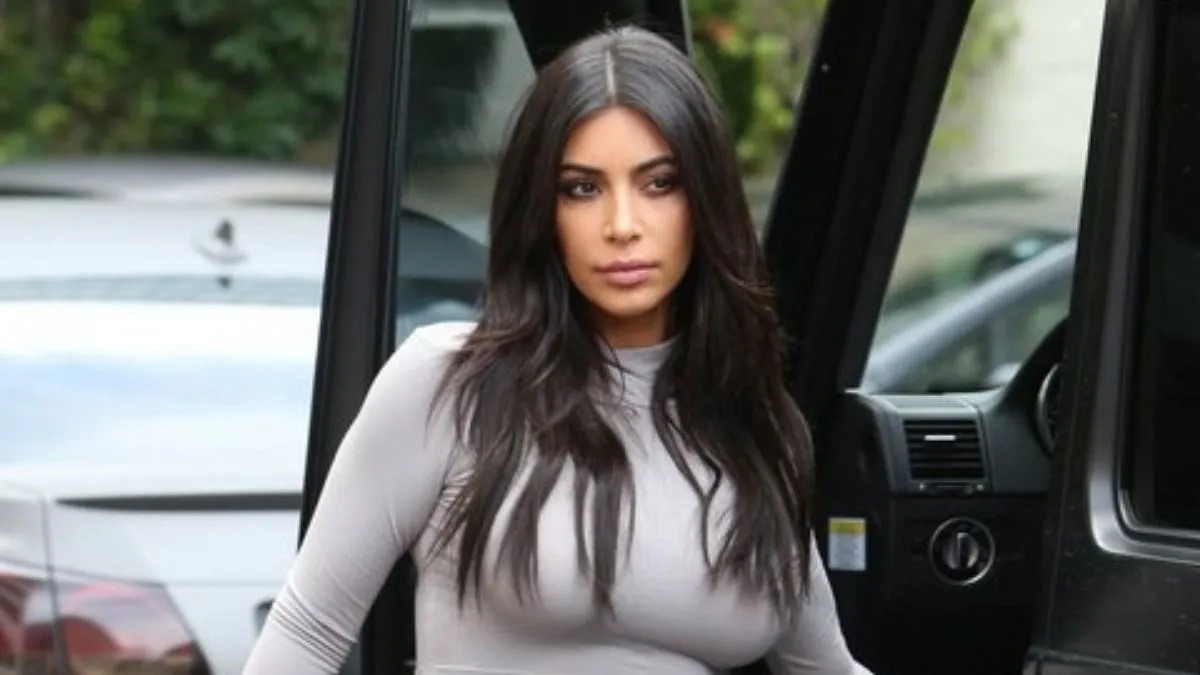 Kim Kardashian podpísala 80 000 dolárov Birkin za fanúšika, ale jeden detail má fanúšikov, ktorí plačú ako „falošný“
