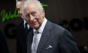 Kráľ Charles ukradne pozornosť princovi Harrymu s novou „Bromance“