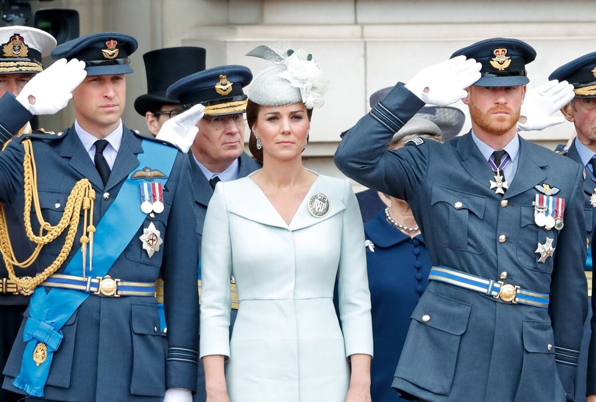 Prečo je pre princa Williama také ťažké ísť ďalej a prehliadať komentáre princa Harryho o princeznej Kate