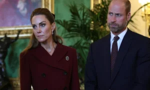 Princ William a Kate zakázali lietať prvou triedou