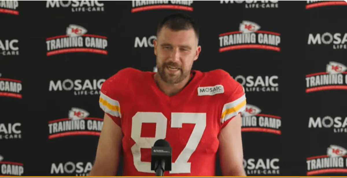Travis Kelce má so svojimi snubnými prsteňmi „opak“ toho, čo väčšina mužov chce, povedal odborník na šperky