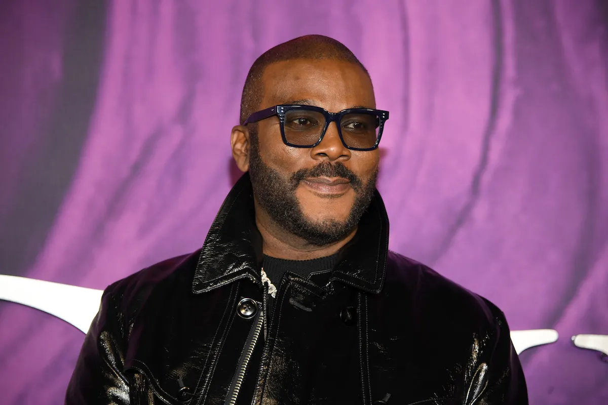 Tyler Perry vypisuje šek na 18 000 dolárov, aby pomohol 81-ročnej žene s domom poškodeným povodňami po tom, čo poisťovňa odmietla zaplatiť