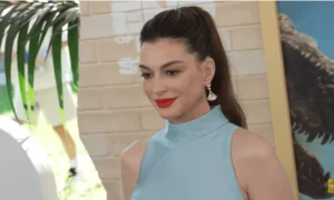 Vlasy z 80. rokov Anne Hathaway vedú internetové šialenstvo