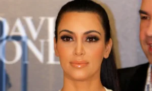 Zdravotné vystrašenie Kim Kardashian vracia bolestivé spomienky na zosnulého otca, keď sa Kris Jenner stáva emocionálnym