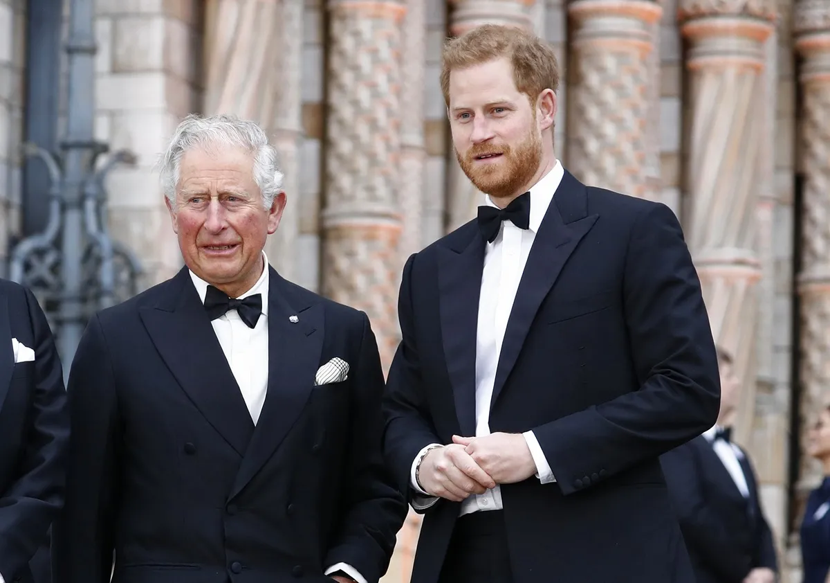 Zmena zaznamenaná v King Charles teraz s princom Harrym späť vo Veľkej Británii