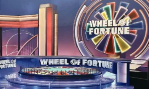 „Wheel of Fortune“ upravuje epizódy, aby odstránil pozastaveného hlásateľa Jima Thorntona