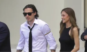 Brooklyn Beckham je „zahanbený“ činmi v Paríži, pretože sa šíria fámy, že sa snaží prevalcovať svoju mamu Victoriu