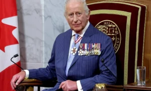 Čo kráľ Charles používa vo vani namiesto mydla, prezradil bývalý zamestnanec