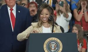 Donald Trump si nebol istý, ako by jeho priaznivci reagovali na Nicki Minaj, ktorá sa k nemu pripojila na mítingu