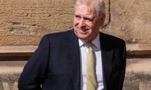 Hanobený Andrew Mountbatten-Windsor si užíva život v Norfolku, „Necíti sa ľúto za seba“